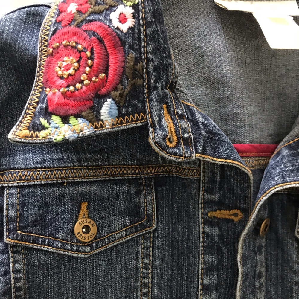 Jean denim jacket with floral embroidered collar